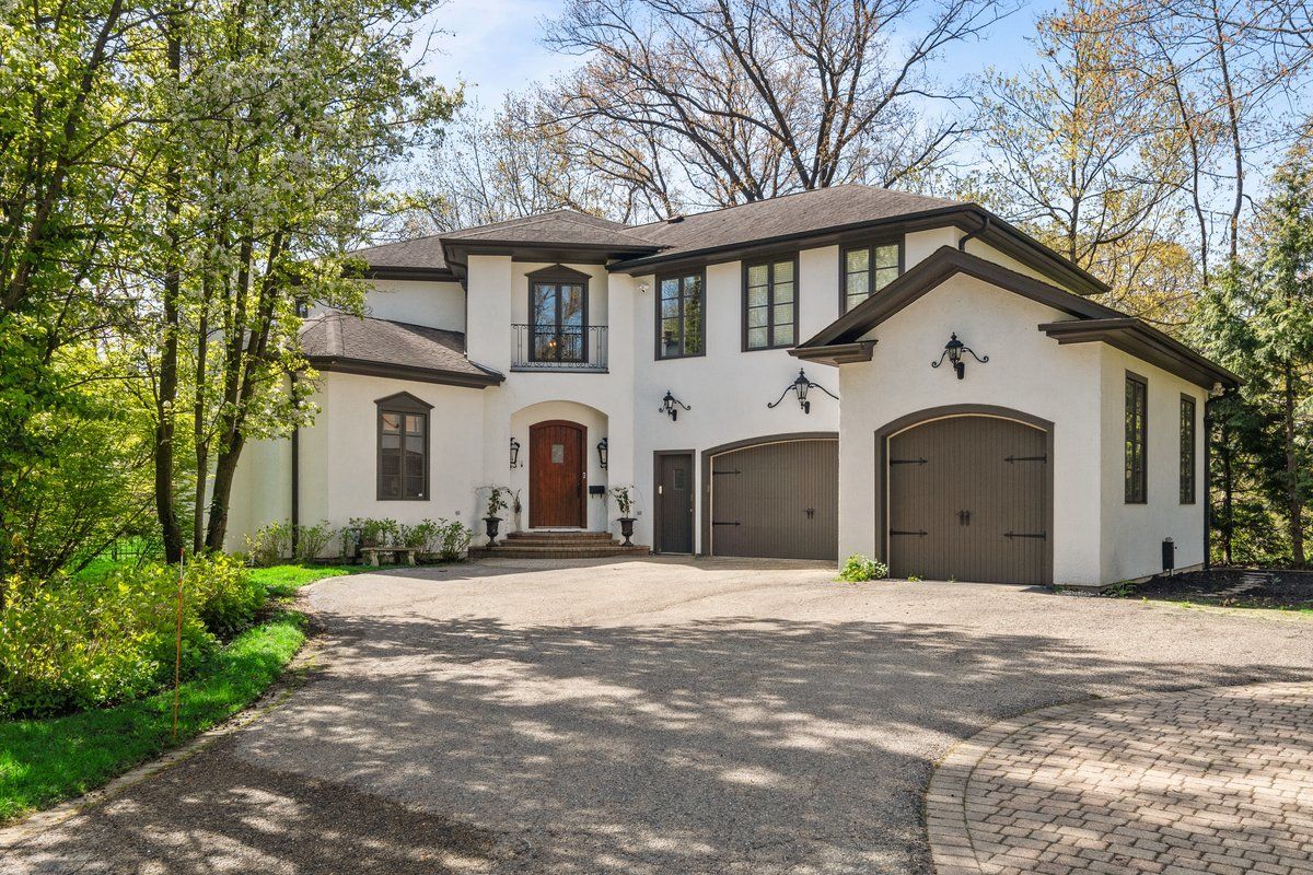 697 Bluff Road — Lake Bluff, IL 60044