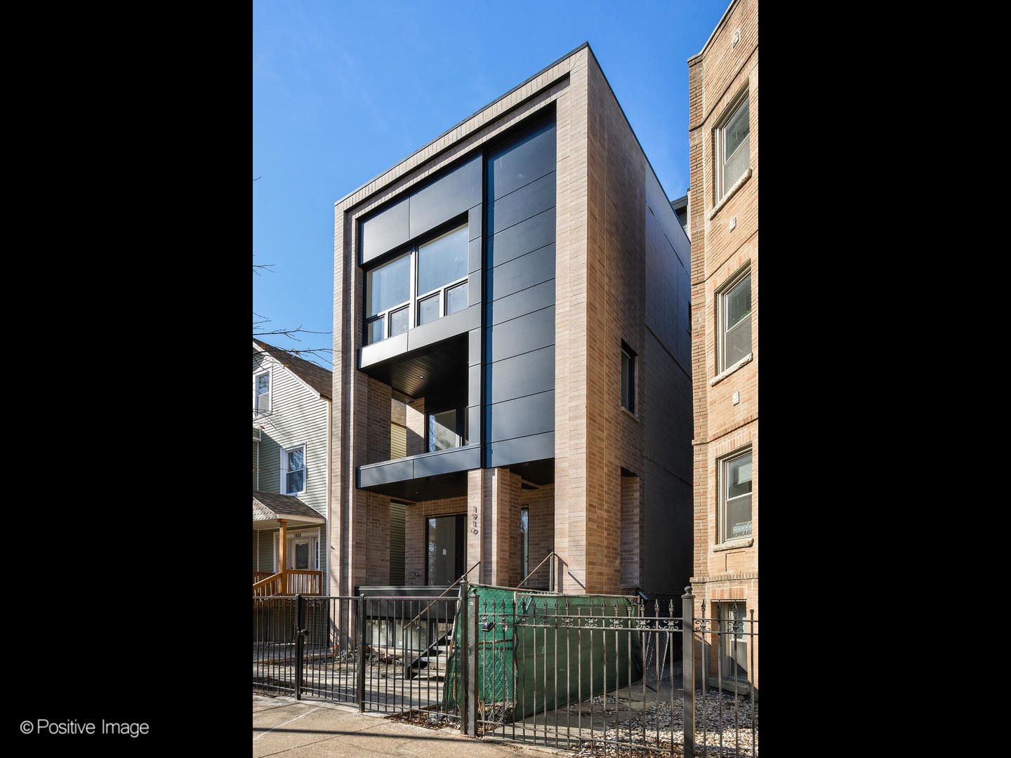 1910 N Kedzie Avenue #2F — Chicago, IL 60647
