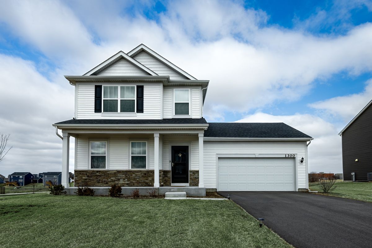 1300 Kentwood Drive, Hampshire, IL 60140