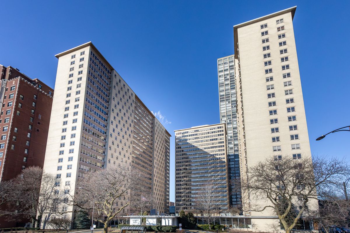 3950 Lake Shore Drive, Chicago, IL 60613