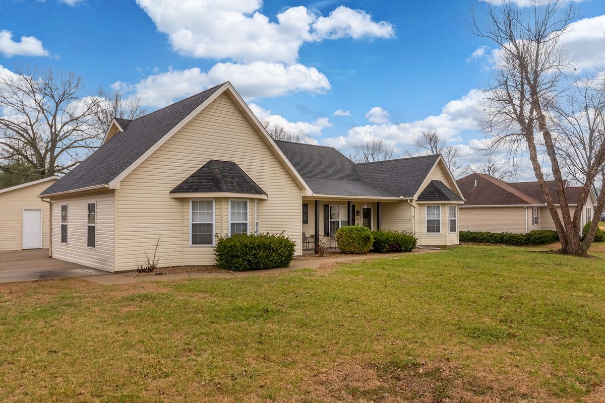 1211 Mockingbird Lane, Carterville, IL 62918