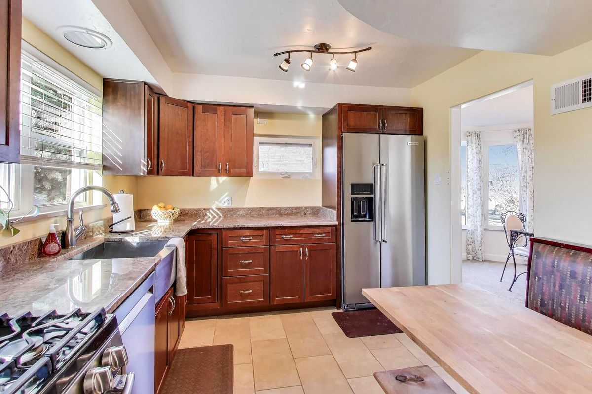 108 Beverly Place, Munster, IN 46321