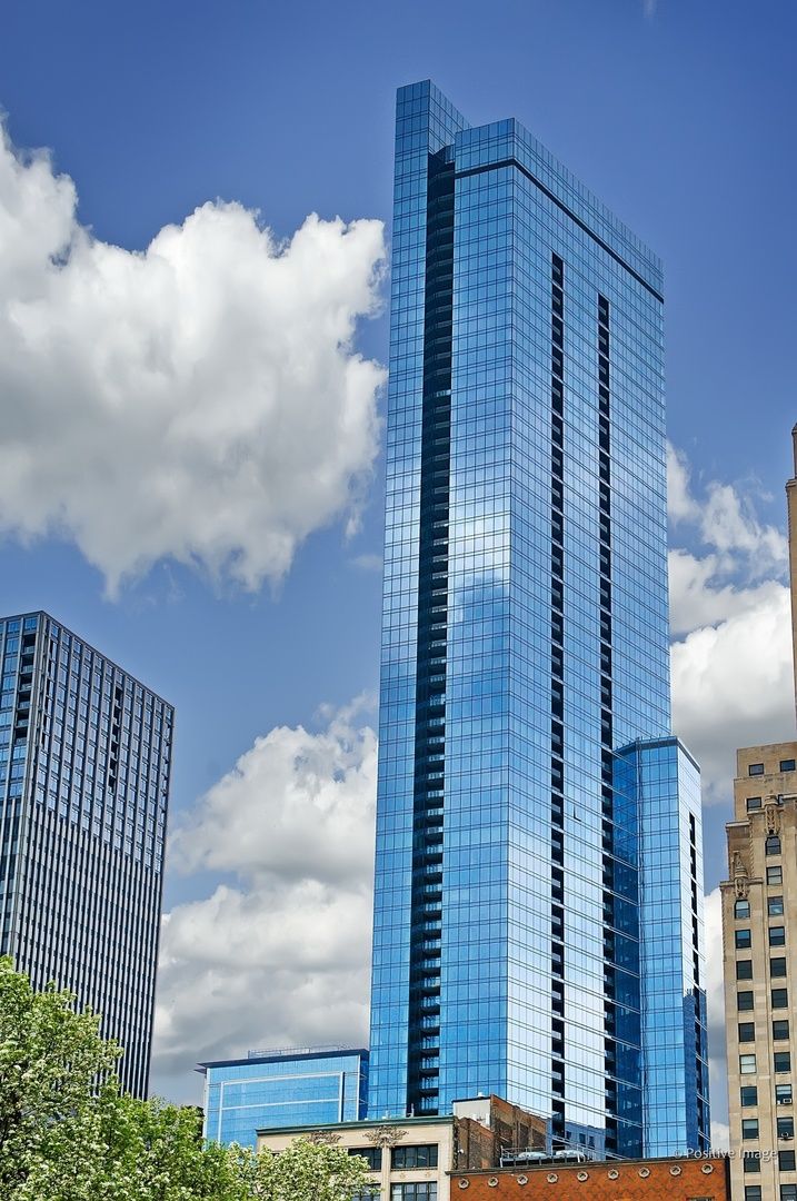 60 E Monroe Street #P4-06 — Chicago, IL 60603