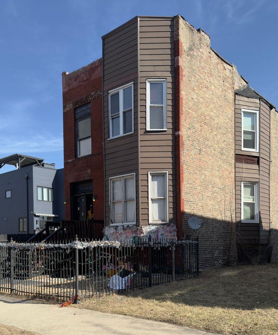 4515 S Saint Lawrence Avenue — Chicago, IL 60653
