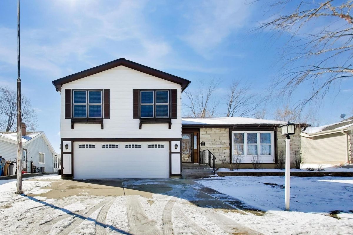 285 Loveland Drive, Glendale Heights, IL 60139