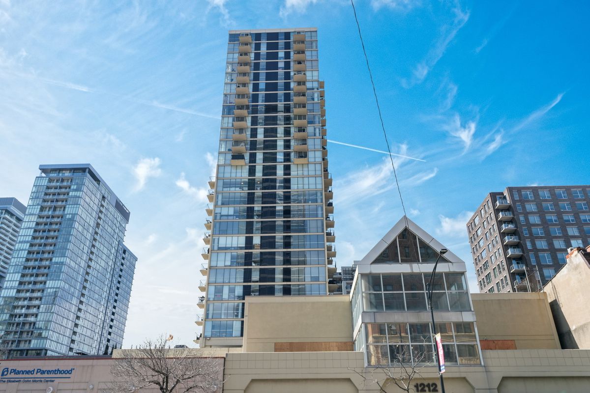 1212 LASALLE Drive, Chicago, IL 60610