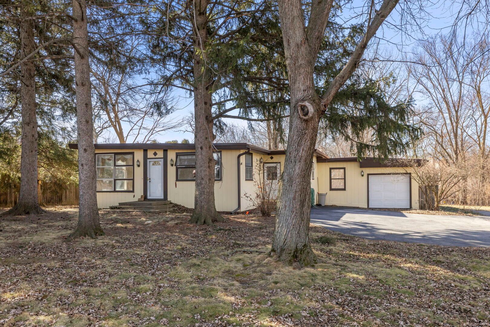 128 Harding Court — Glen Ellyn, IL 60137