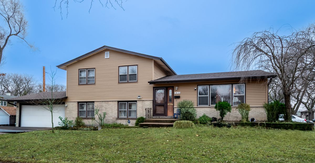 1411 Robert Drive, Mount Prospect, IL 60056