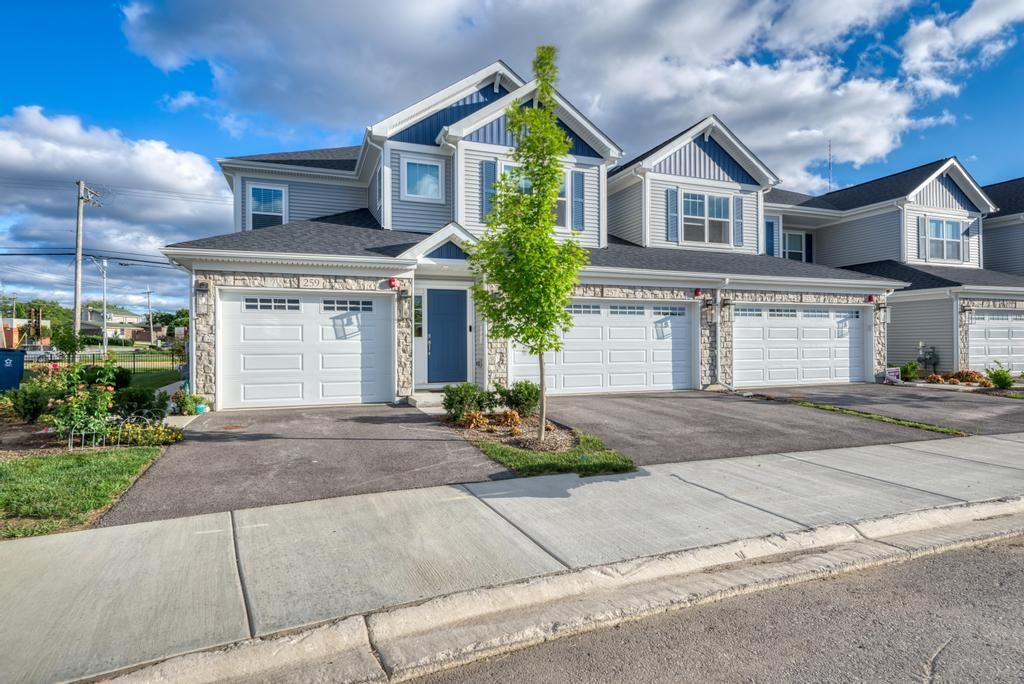 257 N MASTERS Drive — Addison, IL 60101