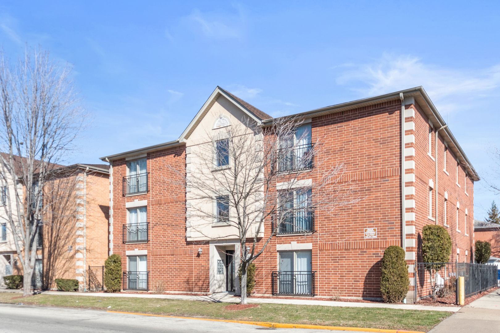 3447 Ridgeland Avenue #203 — Berwyn, IL 60402