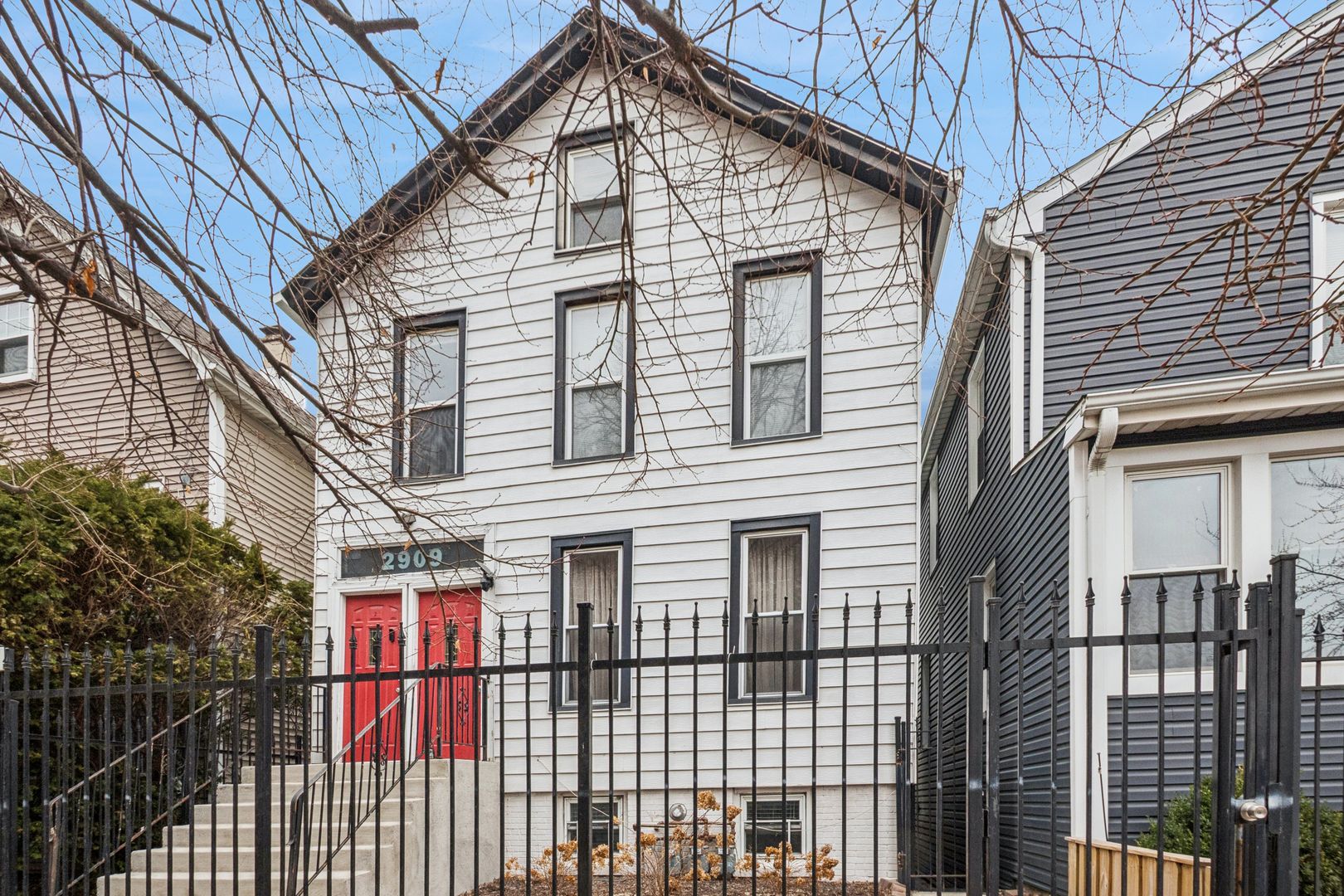 2909 N Hoyne Avenue — Chicago, IL 60618