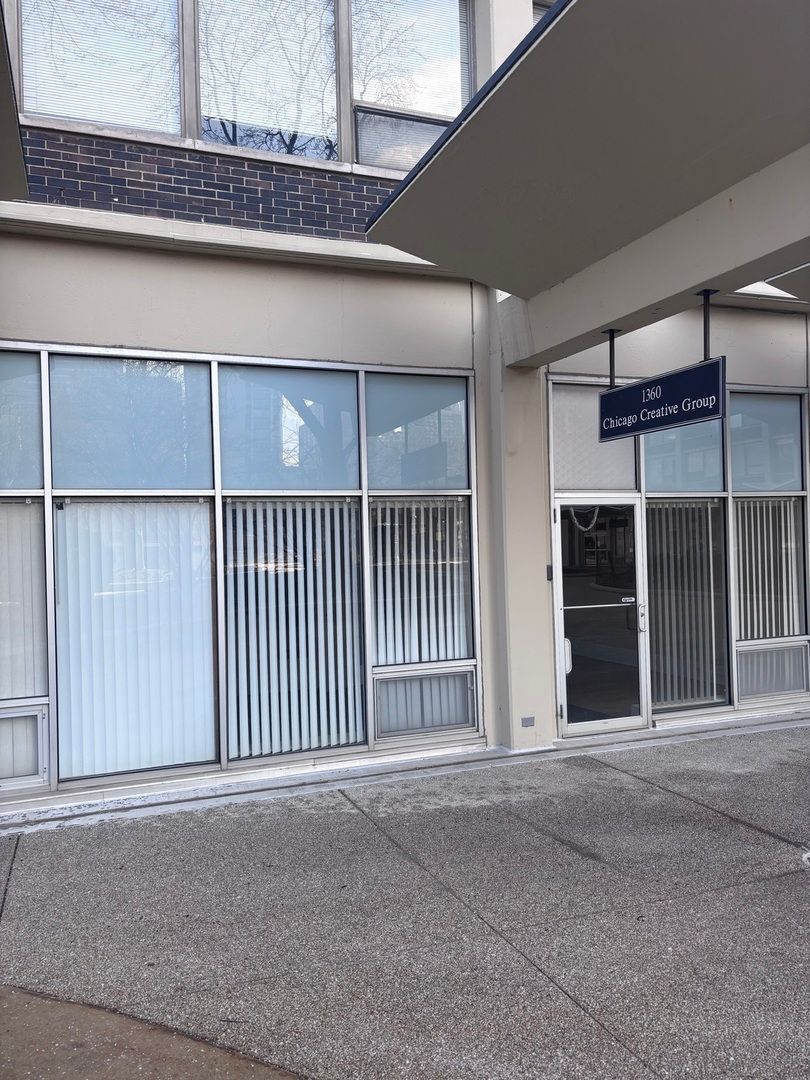 1360 Sandburg Terrace, Chicago, IL 60610