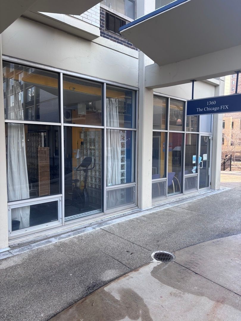 1360 N Sandburg Terrace — Chicago, IL 60610