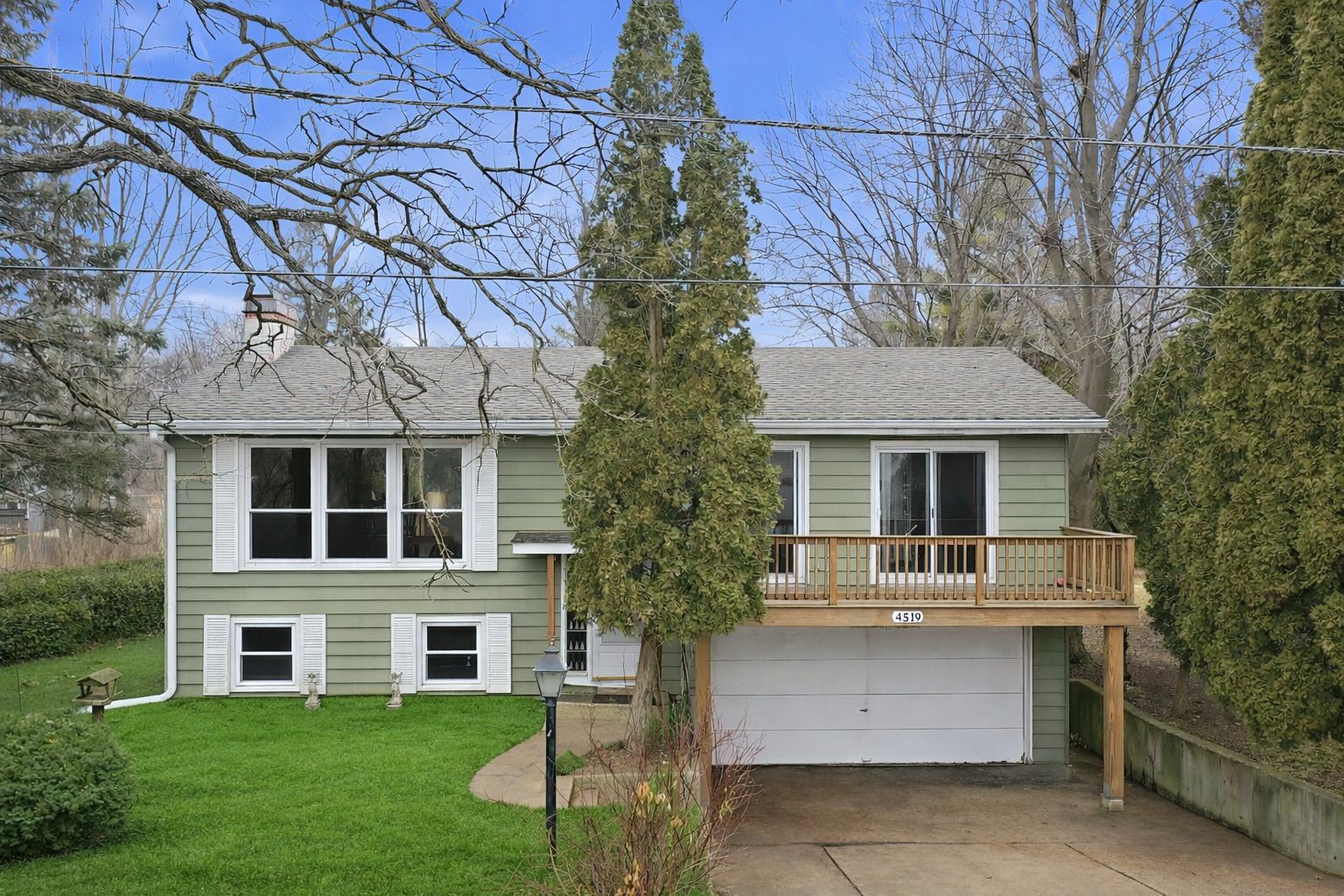 4519 W Shore Drive — Wonder Lake, IL 60097