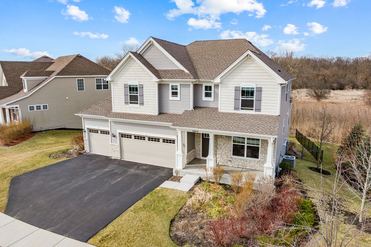 120 Barry Road, South Elgin, IL 60177