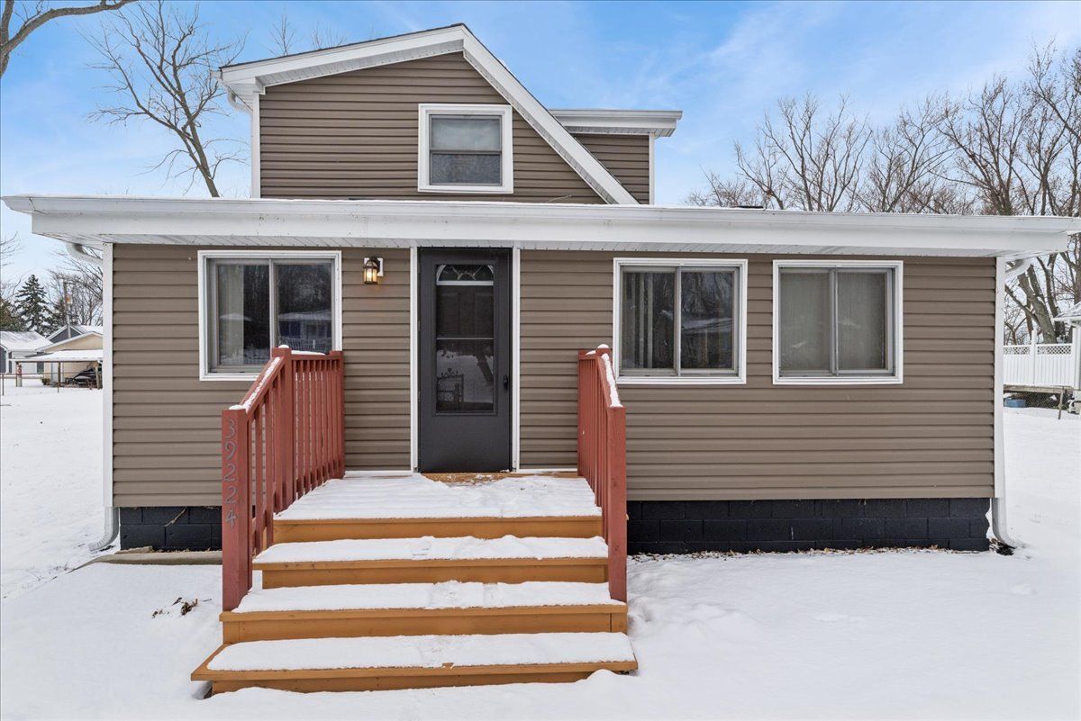 39224 Willow Lane, Antioch, IL 60002