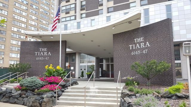 6145 SHERIDAN Road — Chicago, IL 60660