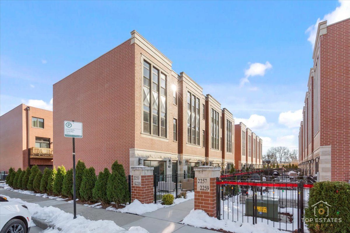 2253 W Coulter Street #1 — Chicago, IL 60608
