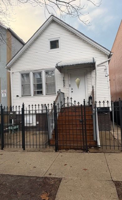 1633 N Artesian Avenue — Chicago, IL 60647