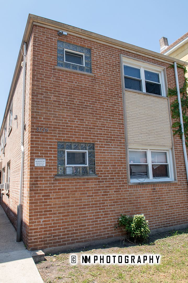 8734 Escanaba Avenue, Chicago, IL 60617