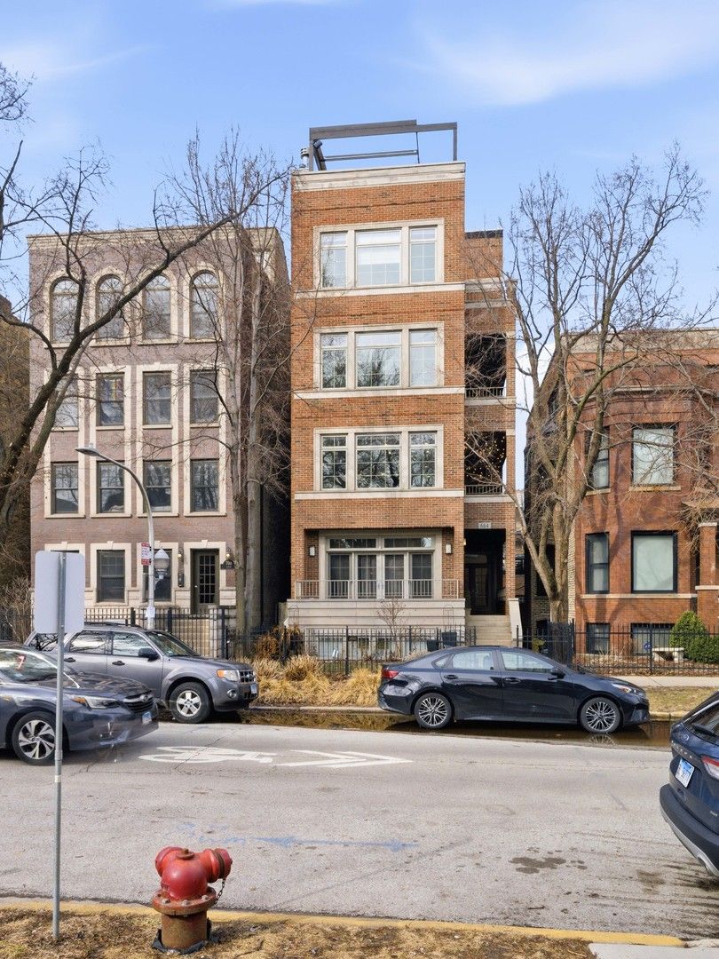 664 Aldine Avenue, Chicago, IL 60657
