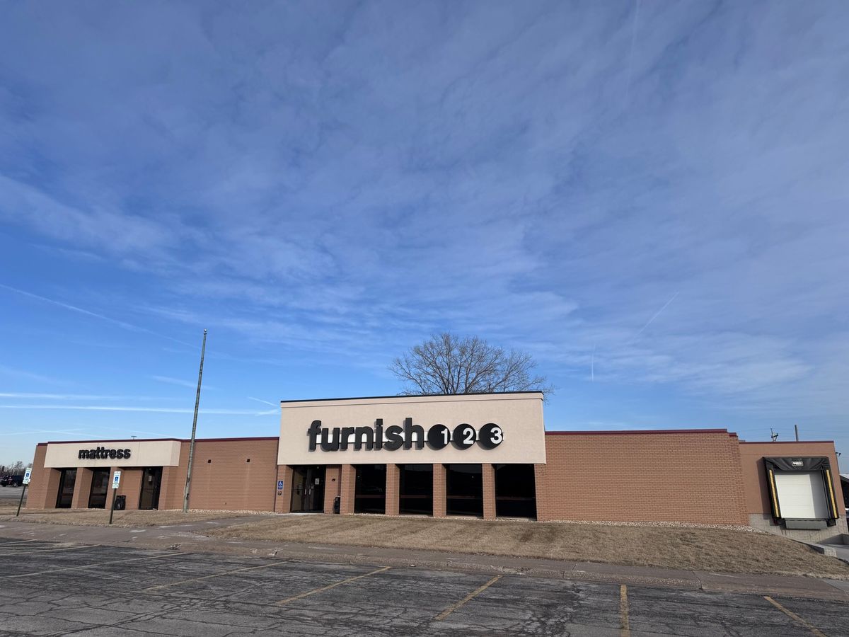 902 KIMBERLY Road, Davenport, IA 52806