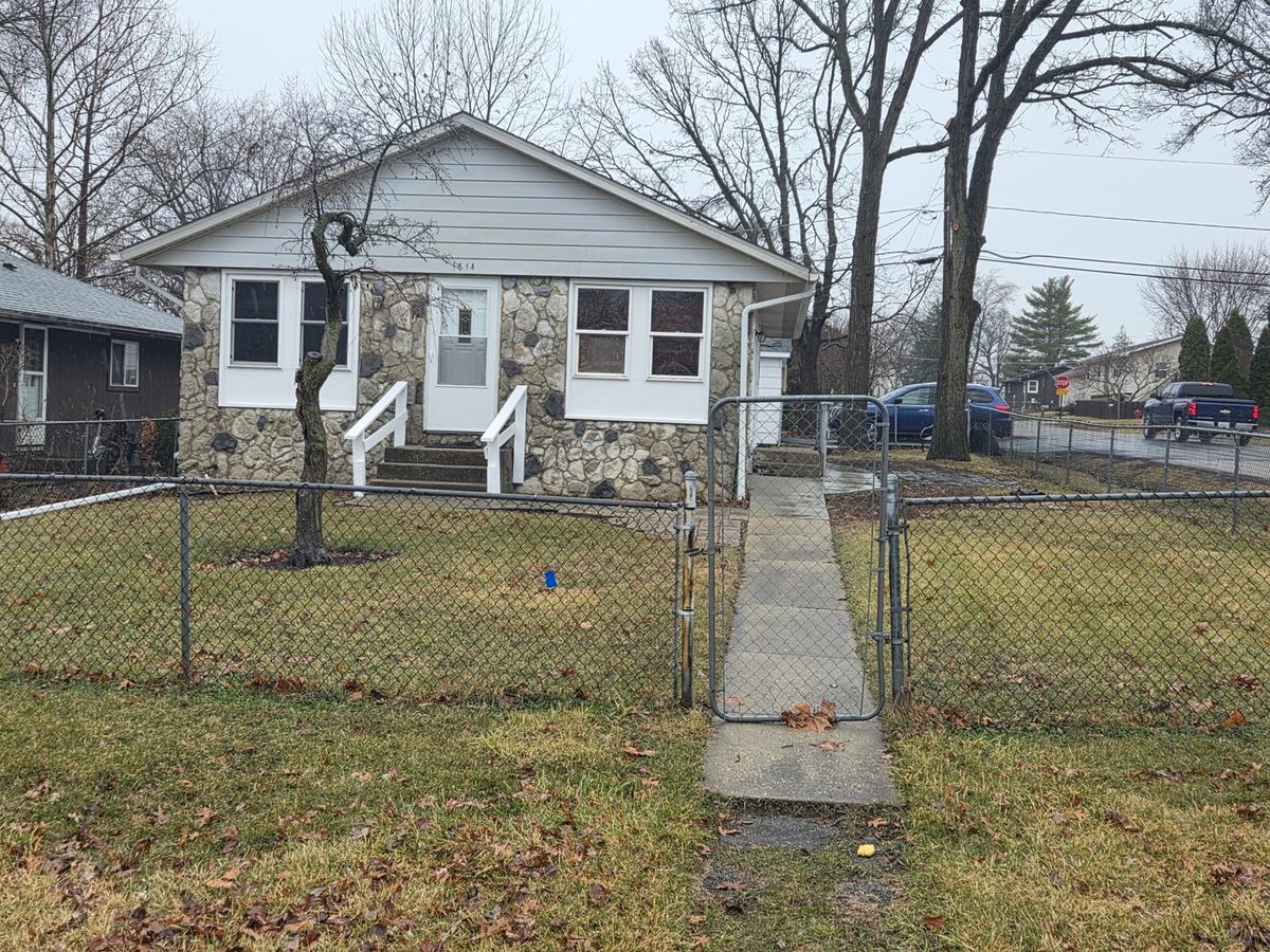 1514 Round Lake Drive, Round Lake Beach, IL 60073