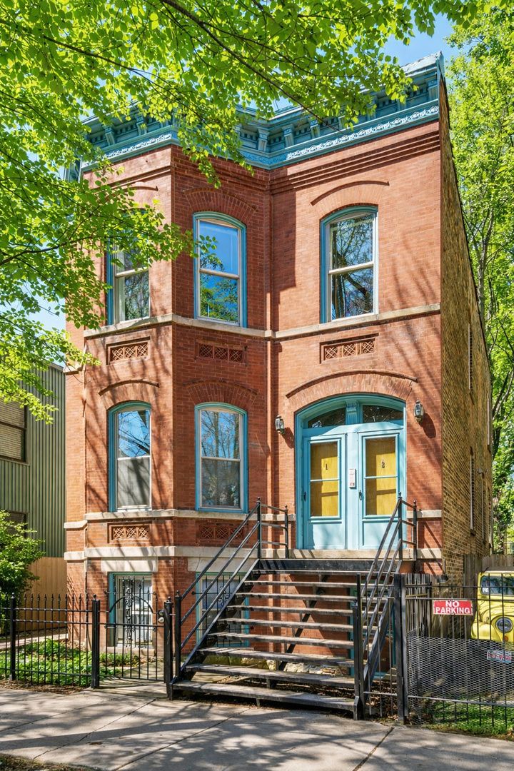 1236 N Marion Court — Chicago, IL 60622