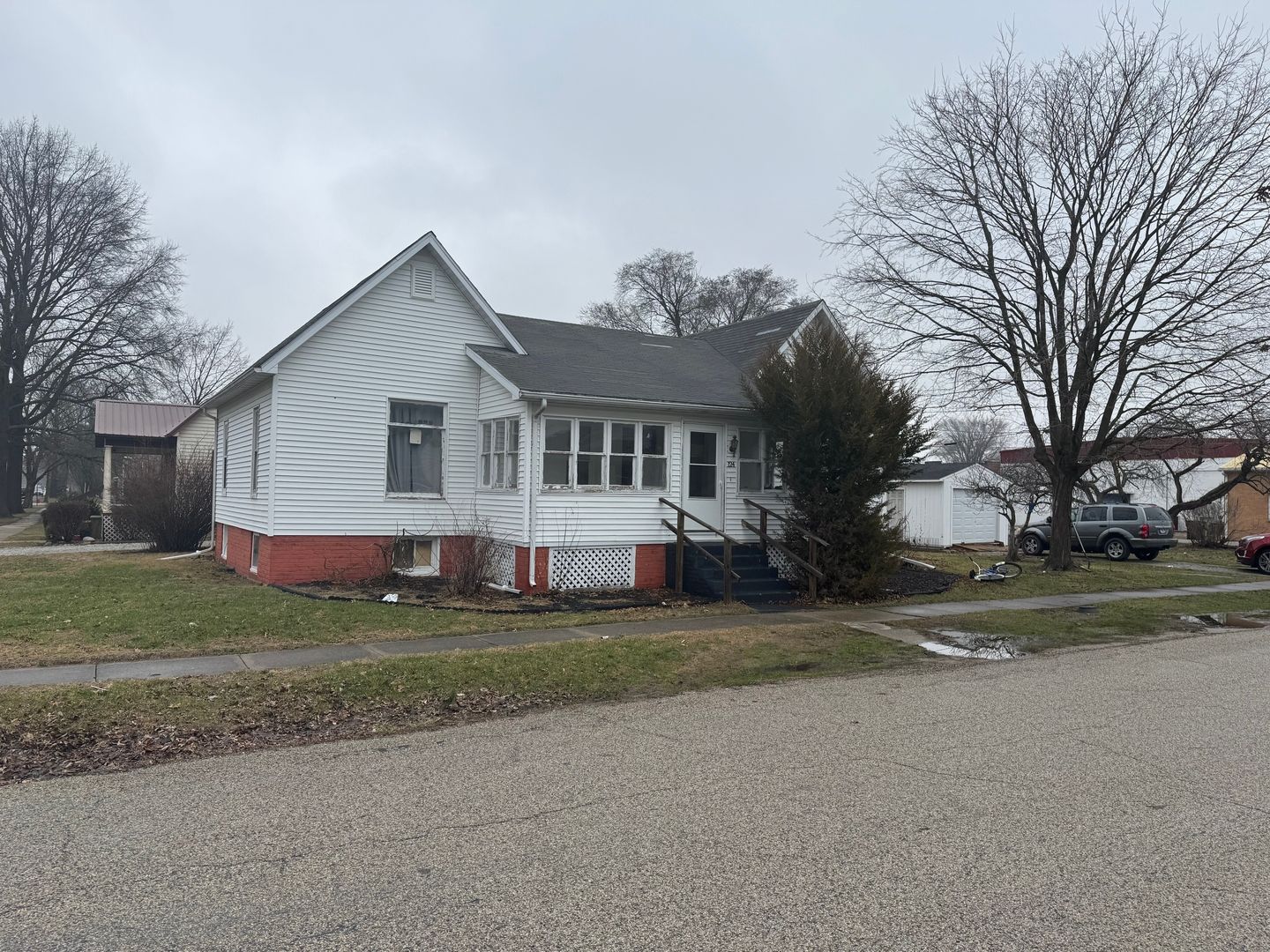 124 W Central Street — Atwood, IL 61913