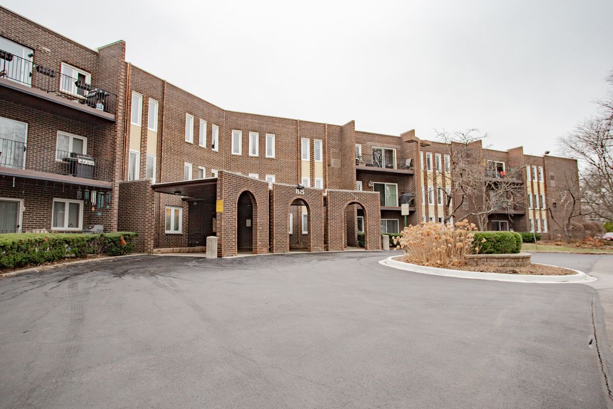 1525 Sander Court, Wheeling, IL 60090