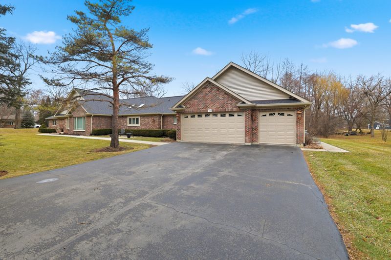 53 Darlington Drive — Hawthorn Woods, IL 60047