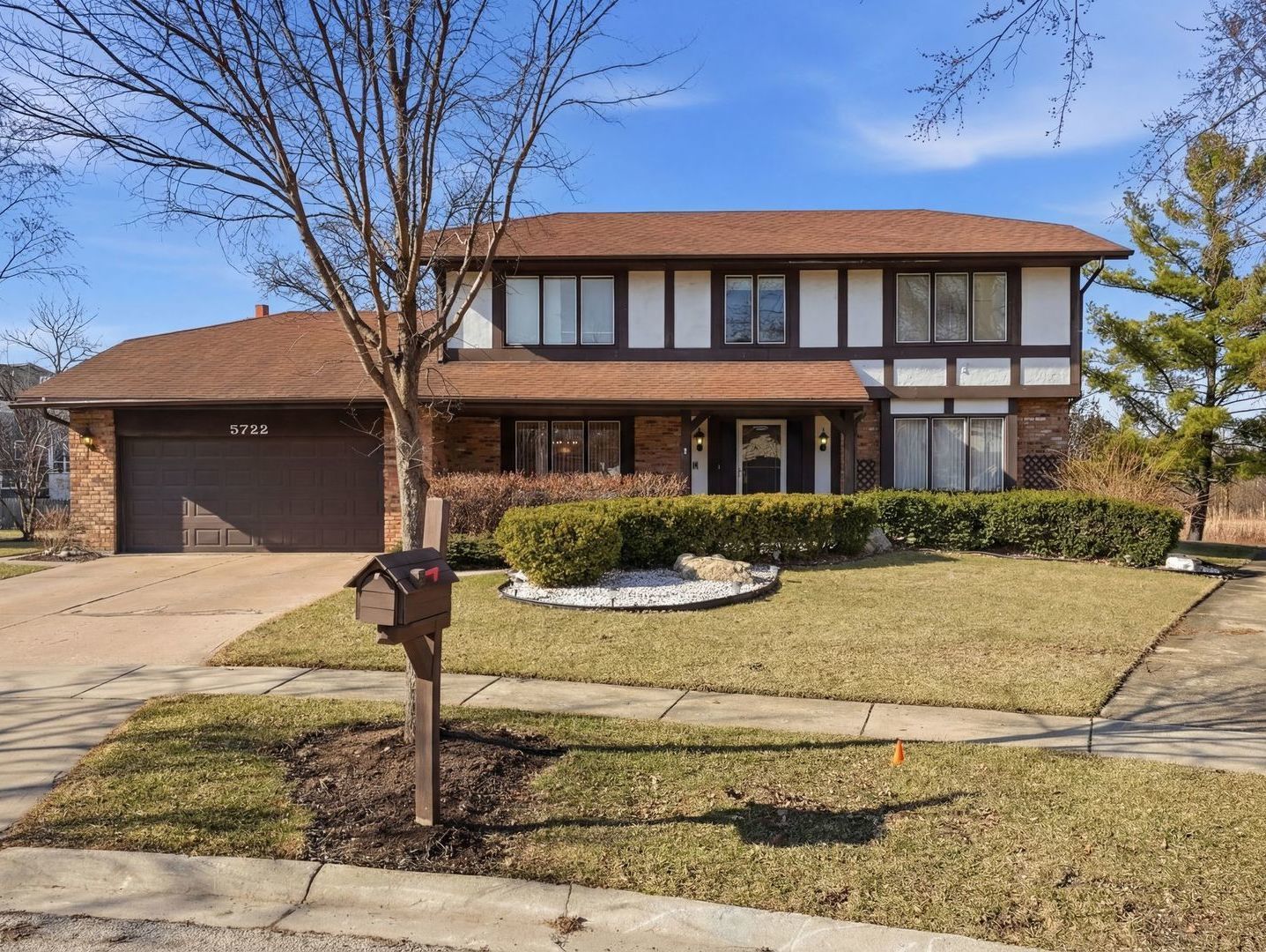 5722 Doe Circle — Westmont, IL 60559