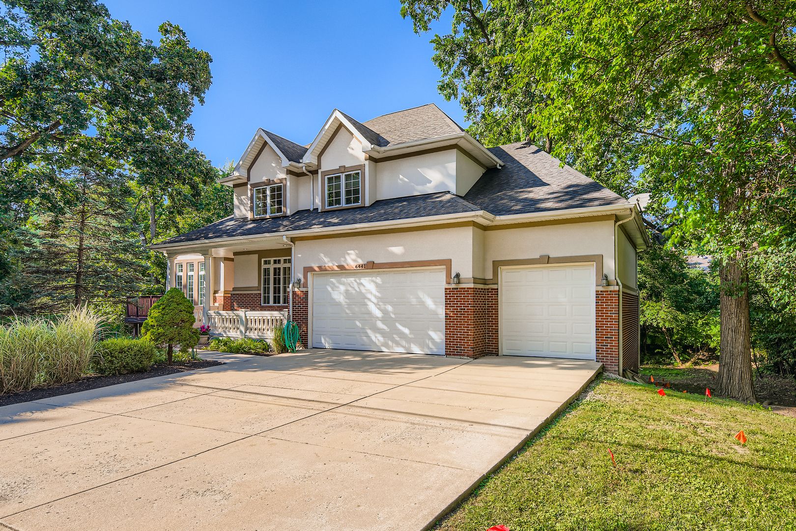 6441 Blackhawk Trail — Indian Head Park, IL 60525