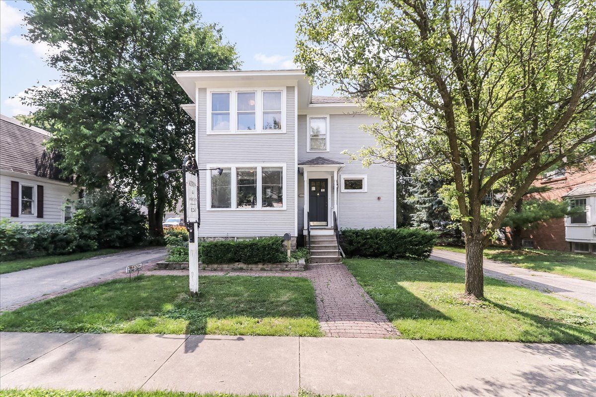124 Harrison Street — Barrington, IL 60010