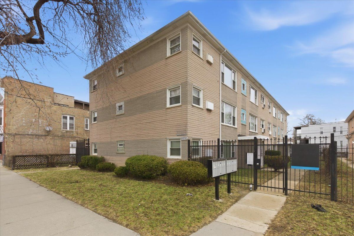 8921 S Cottage Grove Avenue #3E — Chicago, IL 60619
