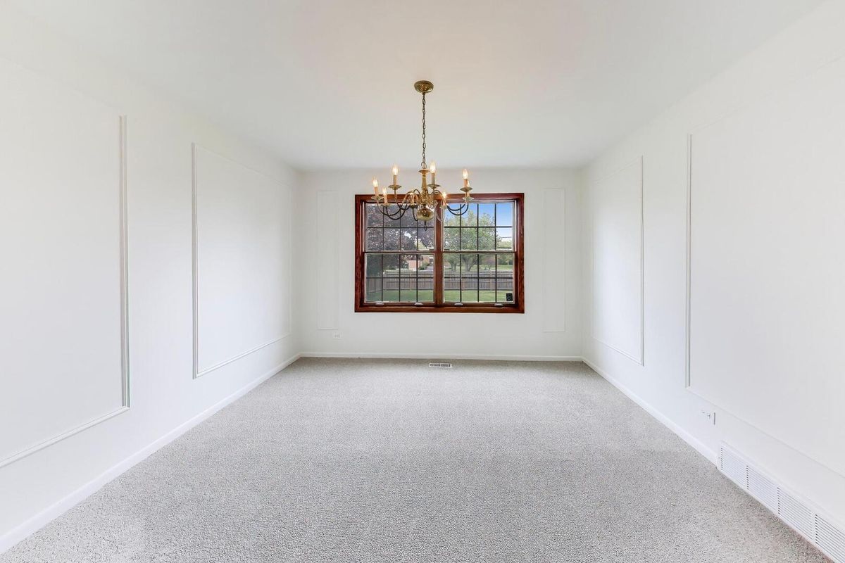 1626 E Barberry Lane, Mount Prospect, IL 60056
