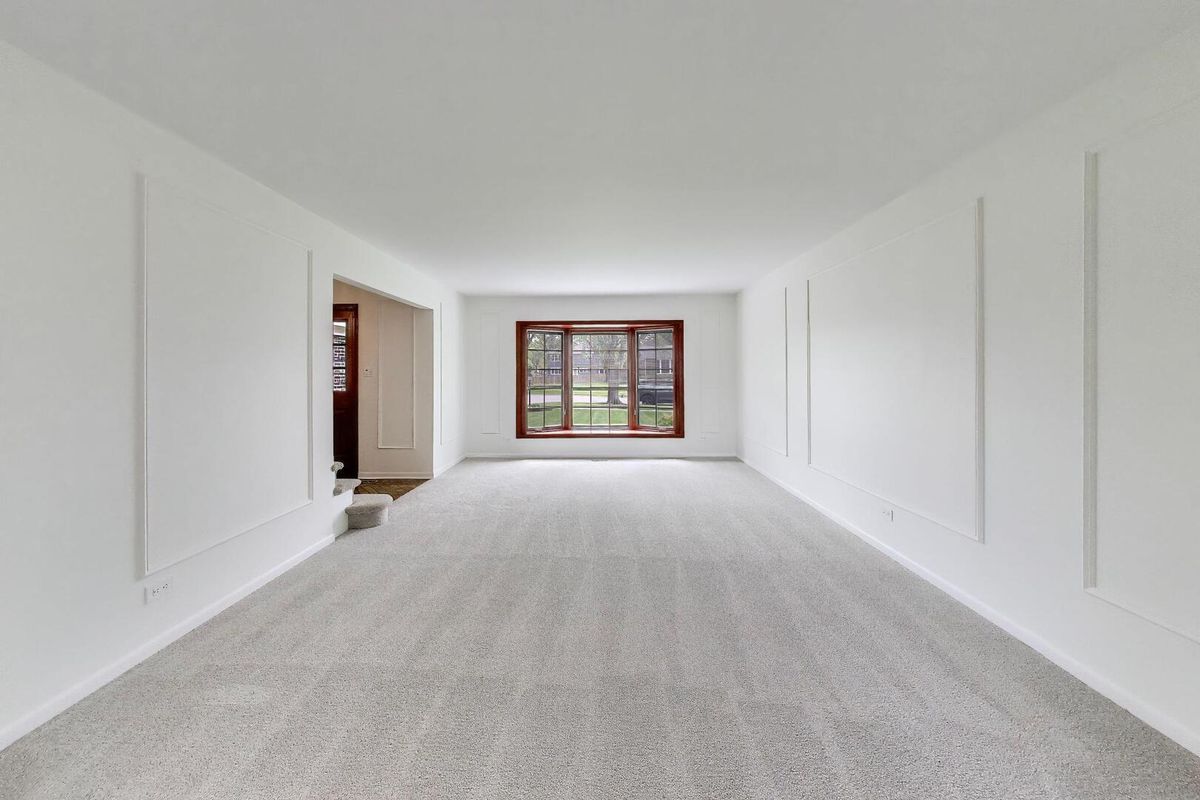 1626 E Barberry Lane, Mount Prospect, IL 60056