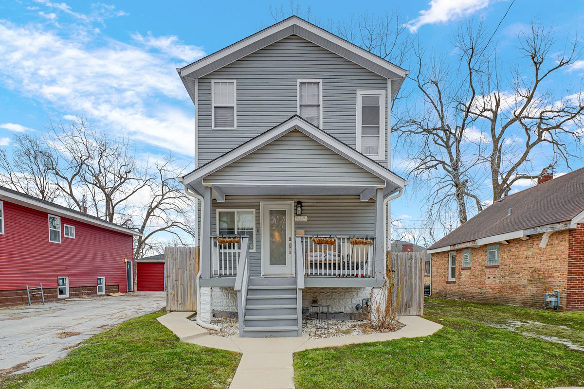 15325 5th Avenue, Phoenix, IL 60426