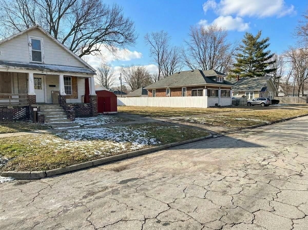 2516 Pine Avenue — Mattoon, IL 61938