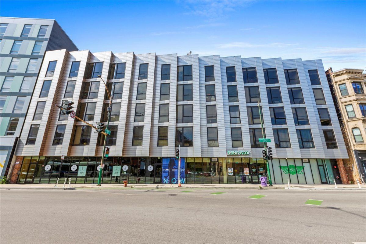 830 N Milwaukee Avenue #202 — Chicago, IL 60642
