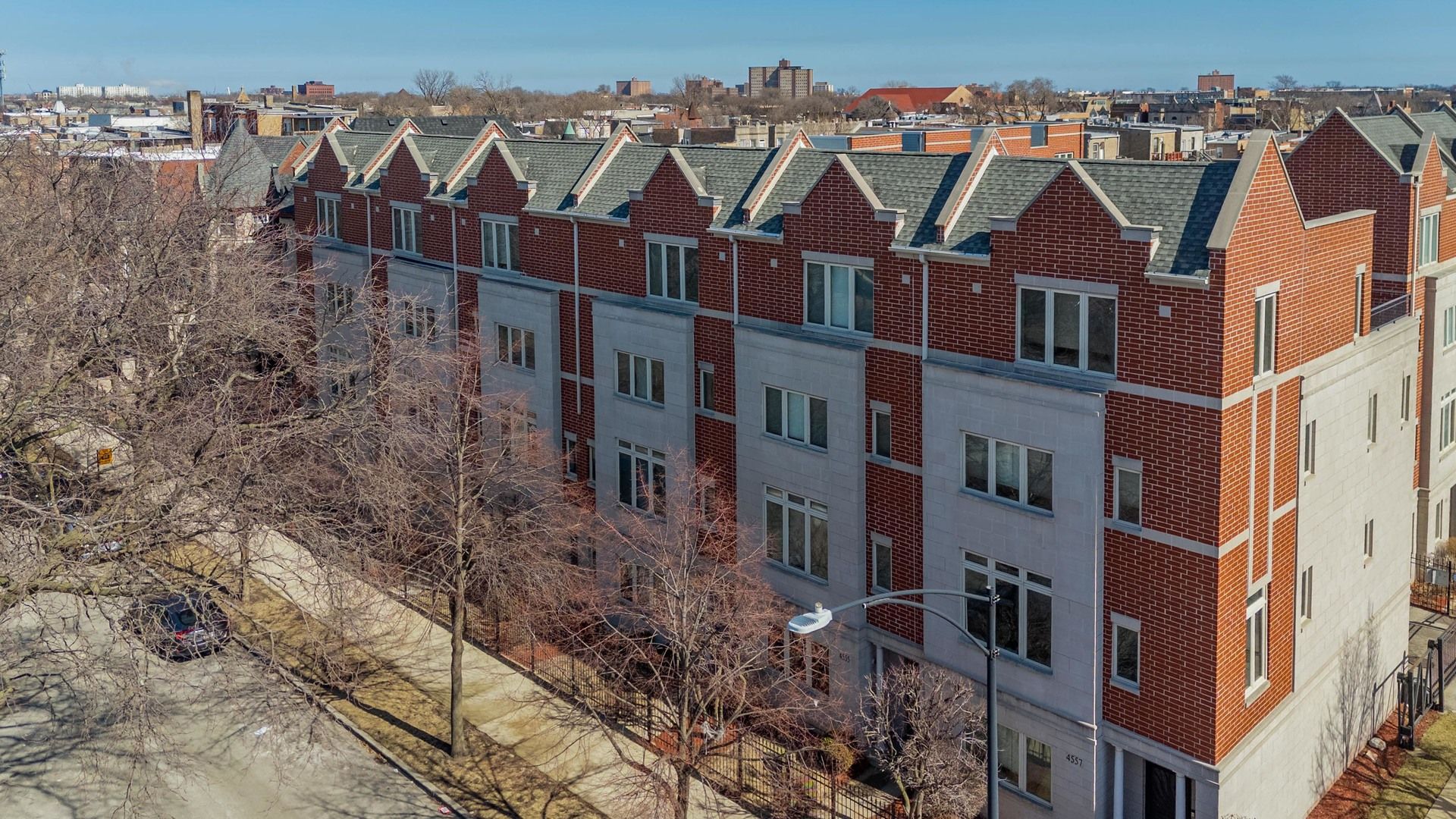4553 S King Drive — Chicago, IL 60653