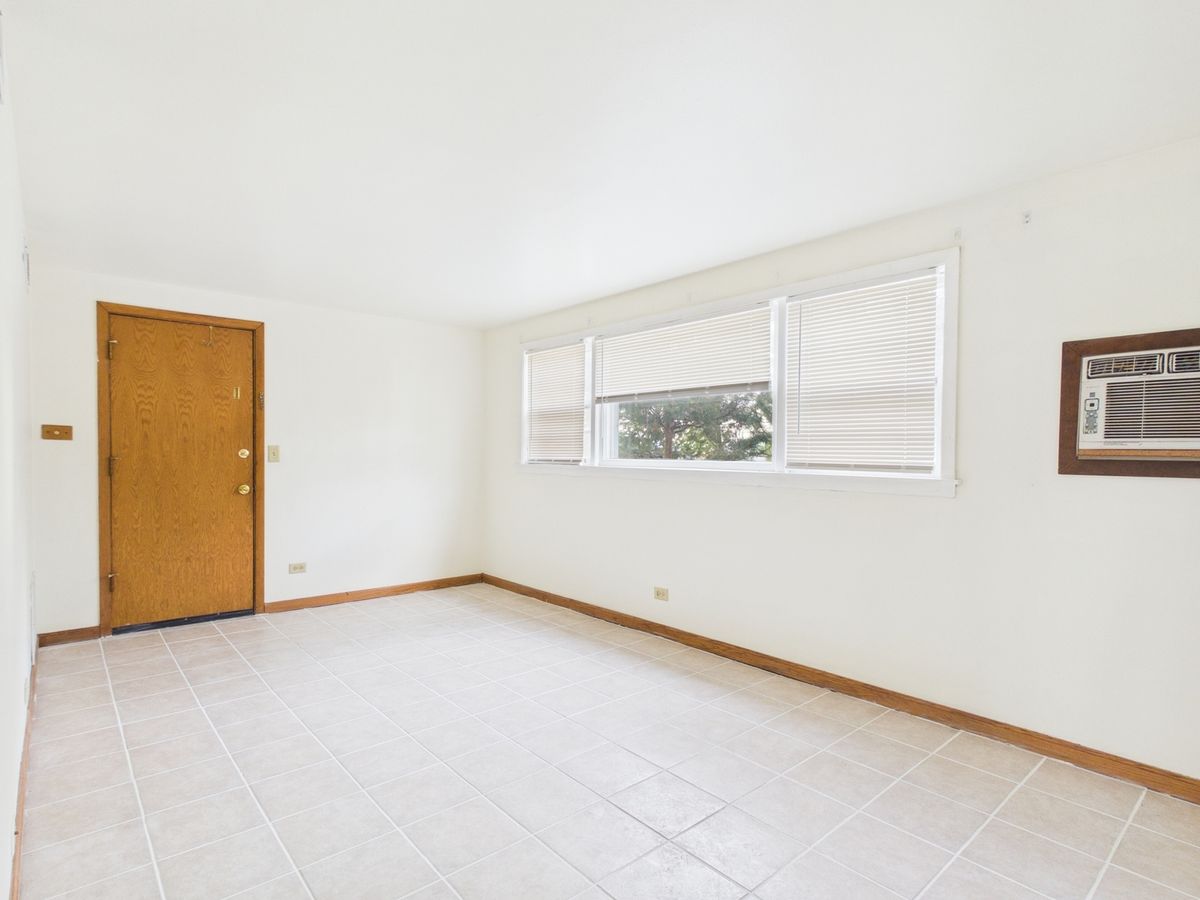 755 Dulles Road, Des Plaines, IL 60016