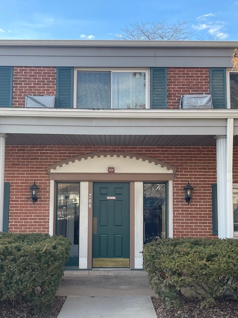 706 Algonquin Road — Arlington Heights, IL 60005