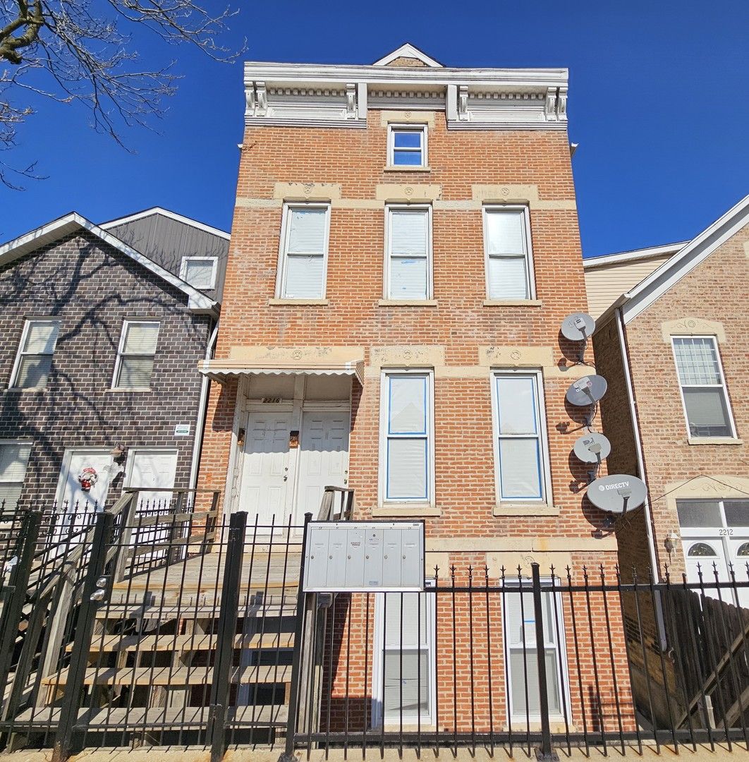 2216 W 21st Place #1R — Chicago, IL 60608