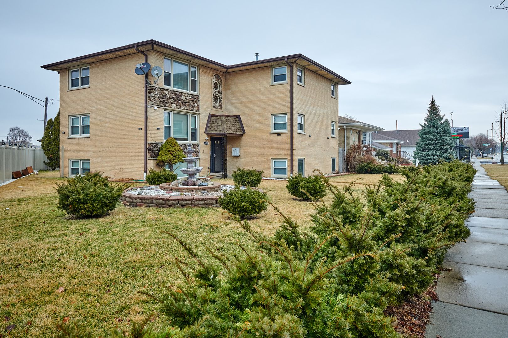 6780 Forest Preserve Drive — Harwood Heights, IL 60706