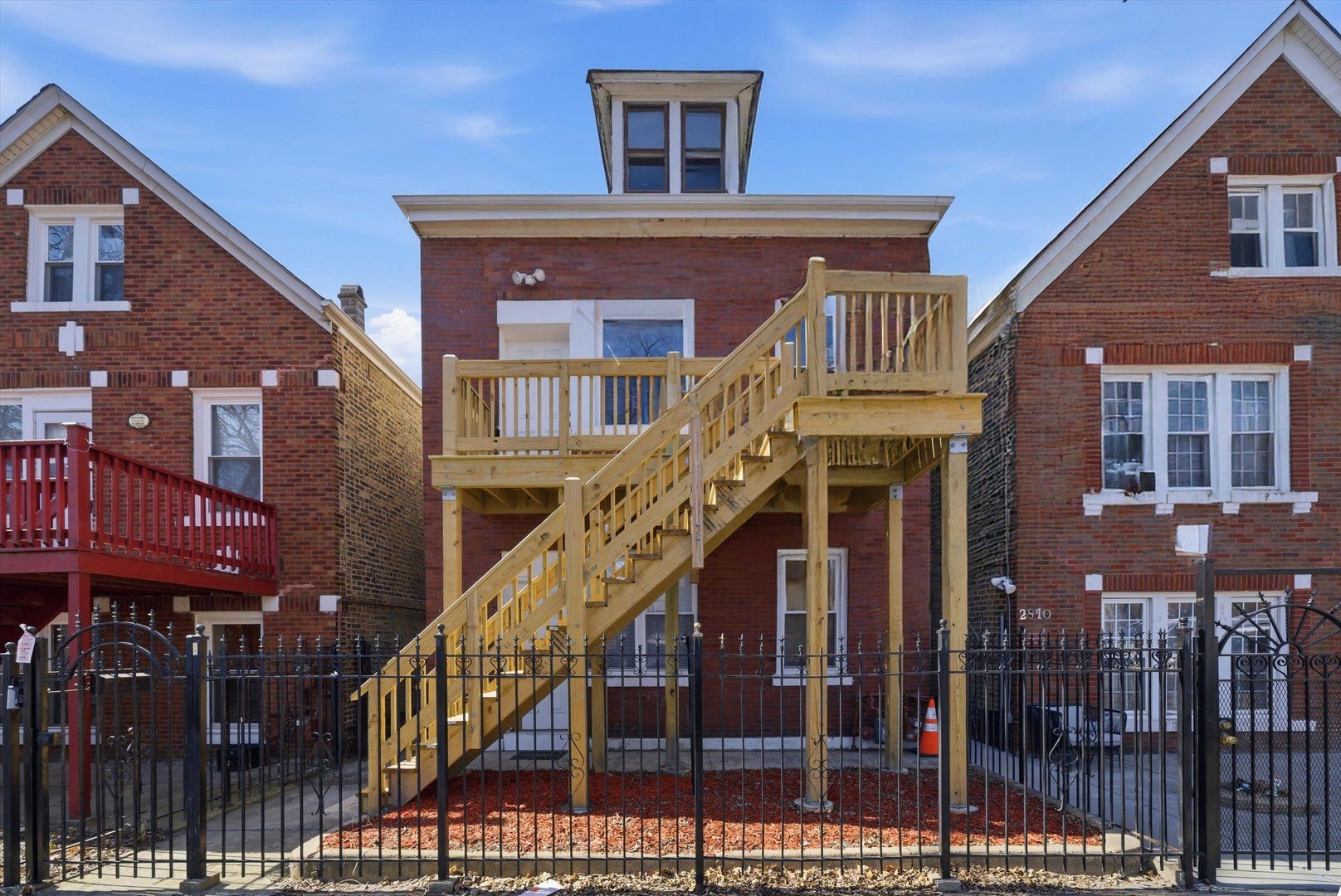 2812 S Trumbull Avenue — Chicago, IL 60623