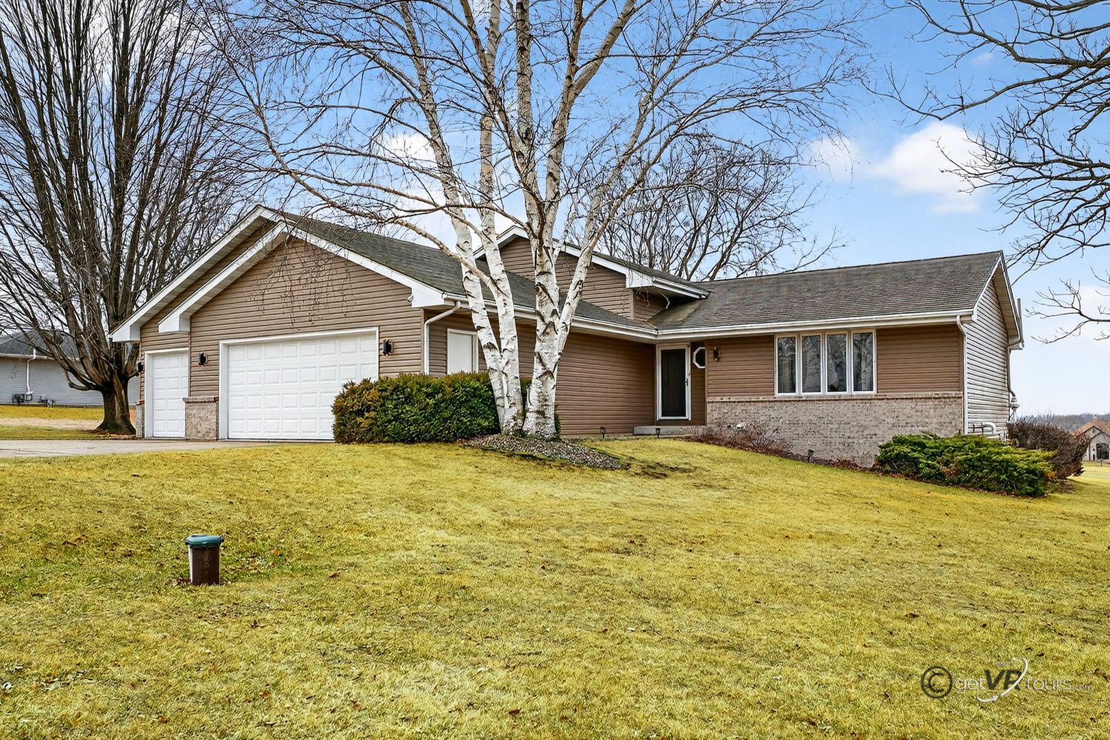 1898 Delmar Drive — Freeport, IL 61032