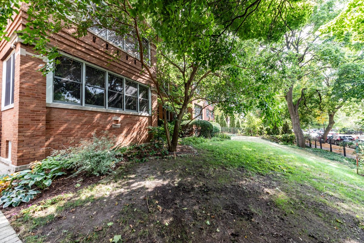 4625 Dover Street, Chicago, IL 60640