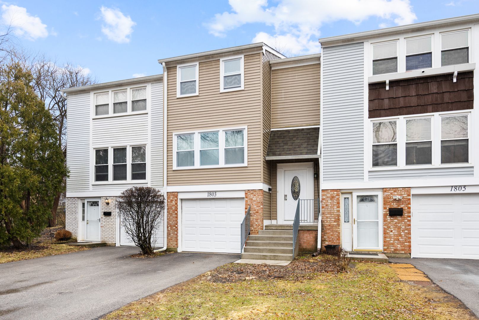 1803 Dumont Lane — Schaumburg, IL 60194