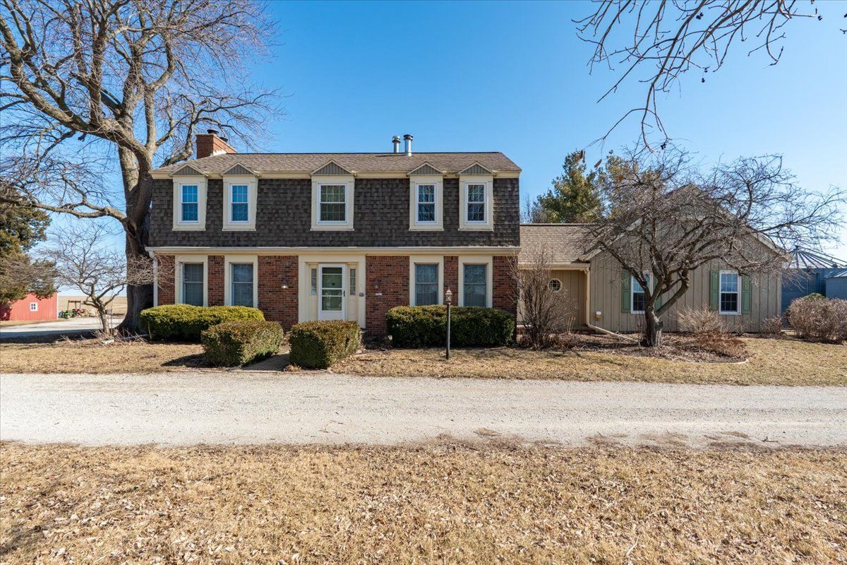 21389 N 2875 Road E — Lexington, IL 61753
